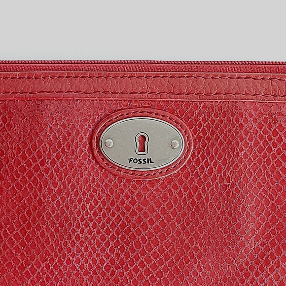 🗝Fossil Maddox Embossed Snakeskin Red Leather Wristlet - Picture 2 of 10